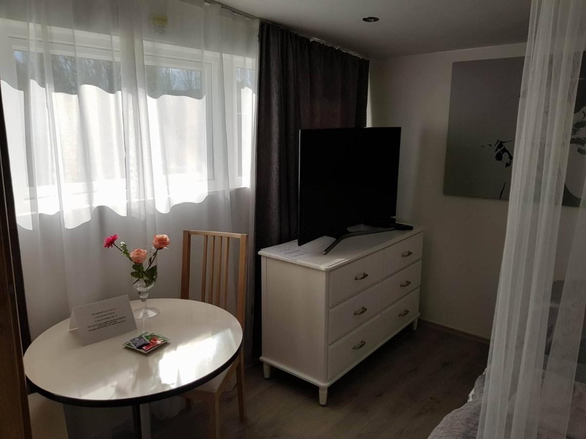 Guesthouse Henia Bed&Spas เซลฟอส ภายนอก รูปภาพ